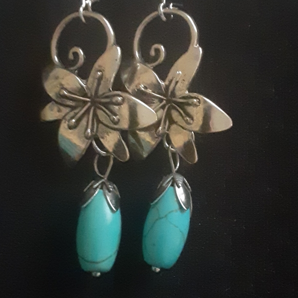 Earrings - Picture 2 of 3